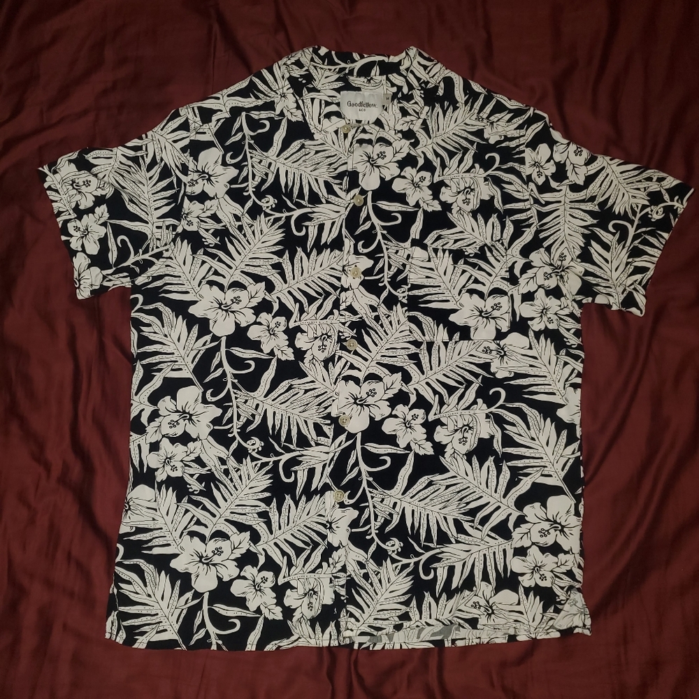 Goodfellow & Co Black and White Floral Casual Button Down Shirt